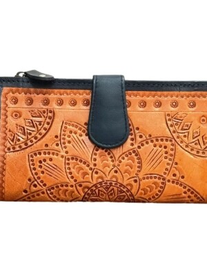 Carv02 - Karigari, handcrafted leather clutches, redefines elegance and sophistication.