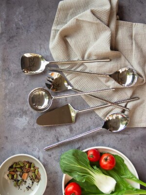 Brillante Serving Spoon Set:     Luxurious cutlery that makes you fall in love with your food!