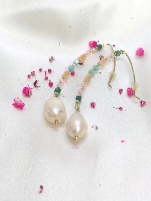 Multistone beautiful pearl earrings