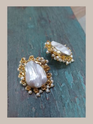 Baroque beautiful pearl studs