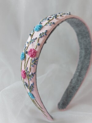 Embroidered soft hair band made with organic cotton and covered with soft fabric for that comfort for your little princess!
