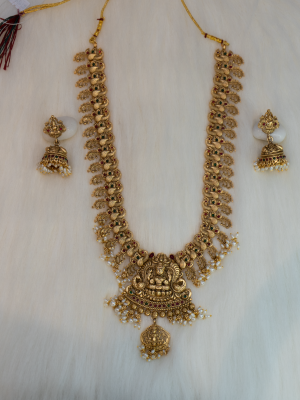 Beautiful polki temple jewelry inspired by divine grace