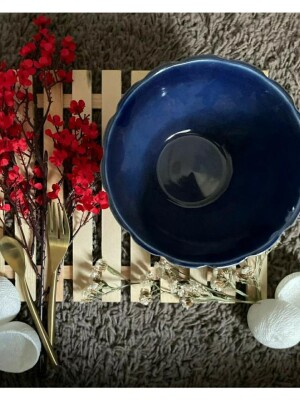 Deep Blue Serving Bowl: Confused where to serve your Curries or Smoothies?