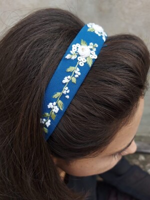 Embroidered soft hair band made with organic cotton and covered with soft fabric for that comfort for your little princess!