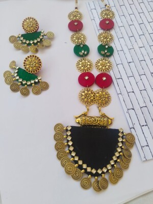 Red, green and golden metal long neckline earrings set