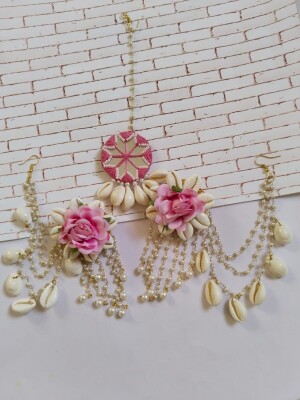 White and pink rose floral earrings mangtika set with chain