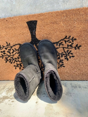 black Uggs