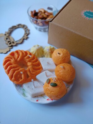 Assorted sweets candles box, hand poured with love