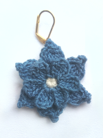 Daisy handcrafted crochet earring