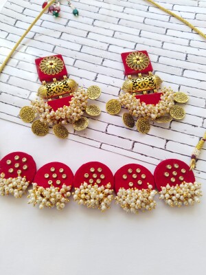 Hot red and golden choker earrings set