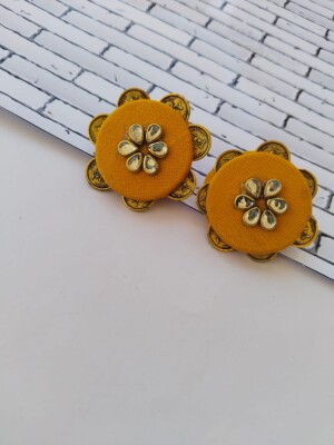 Rainvas Bright yellow kundan studs earrings