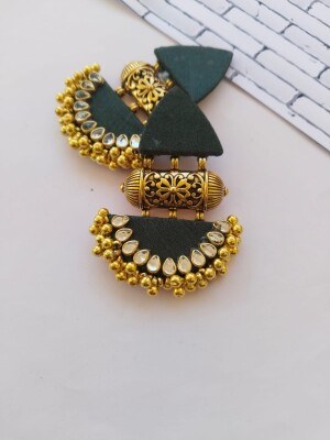 Rainvas Bottle green and golden beaded earrings