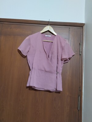 Top from only with flayered sleeve