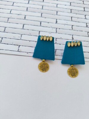 Rainvas Kundan simple golden coin studs earrings blue