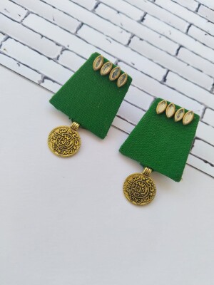 Rainvas Kundan simple golden coin studs earrings green