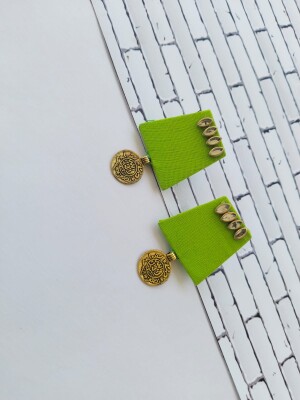 Rainvas Kundan simple golden coin studs earrings lime green