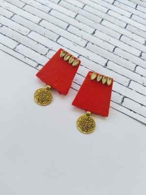 Rainvas Maroon earrings with golden bottom
