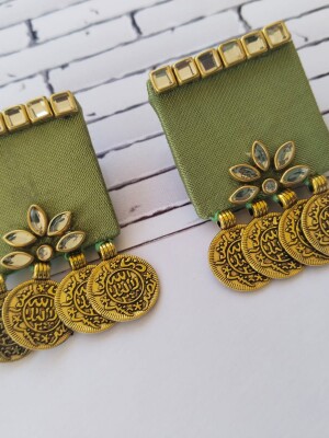 Rainvas Pastel green earrings with golden bottom
