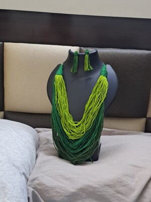 Multilayered thread necklace set