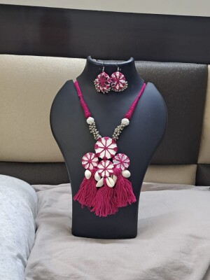 Exclusive handmade jewellery set in kutch style.