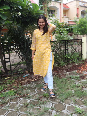 Traditional Kota Doria Cotton Lightweight Kurti.