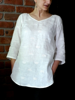 Ivory embroidered linen short kurta
