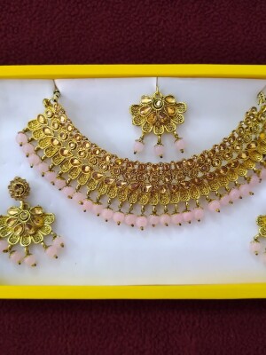 Traditional classic necklace & earring set