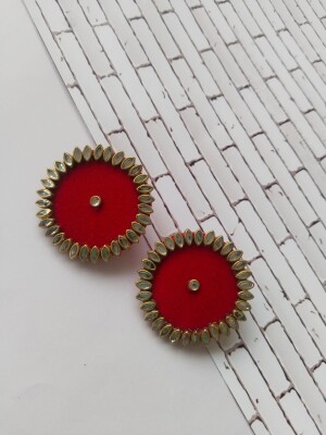 Rainvas Red stud earrings with kundan border