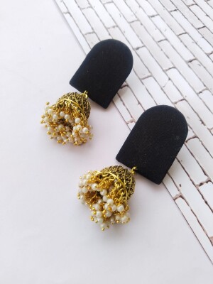 Rainvas Plain black earrings with golden bottom