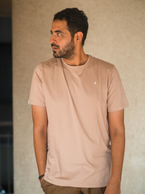 Fawn Basic Mens Crew Neck T-shirt , versatile and understated addition to your wardrobe
