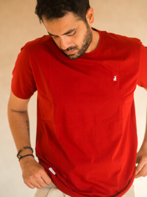 Maroon Basic Mens Crew Neck T-shirt , classic and versatile wardrobe staple that offers a rich and warm color option