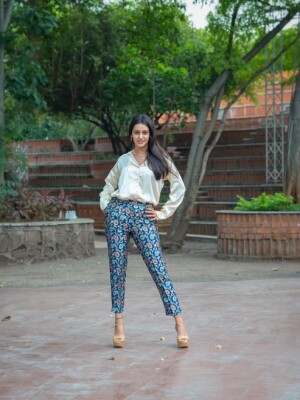 Brocade blue floral straight fit pants