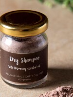 Natural Rosemary Dry Shampoo, gives volume and bounce to the hair.