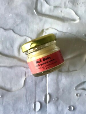 Natural Frankincense Nail Balm, moisturizes the skin and helps to restore the nails` natural color