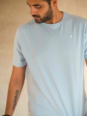 Sky Blue Basic Mens Crew Neck T-shirt , versatile & timeless wardrobe essential that offers a cool and refreshing color option