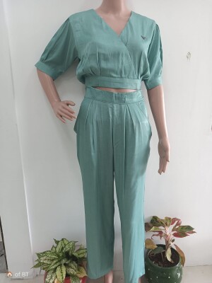 "Crop Top Coord Set" made from soft, silky-feeling fabric with a denim look.