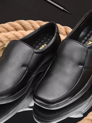 Lightweight| Comfort| Outdoor| Synthetic Leather| Formal Shoes| Slip On For Men  (Black)