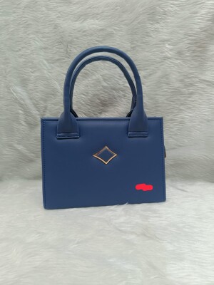 Elegance Collection Handbag, a perfect fusion of fashion-forward design and practical functionality.