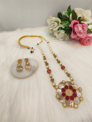 Stunning natural stone carved jewelry set with matching earrings