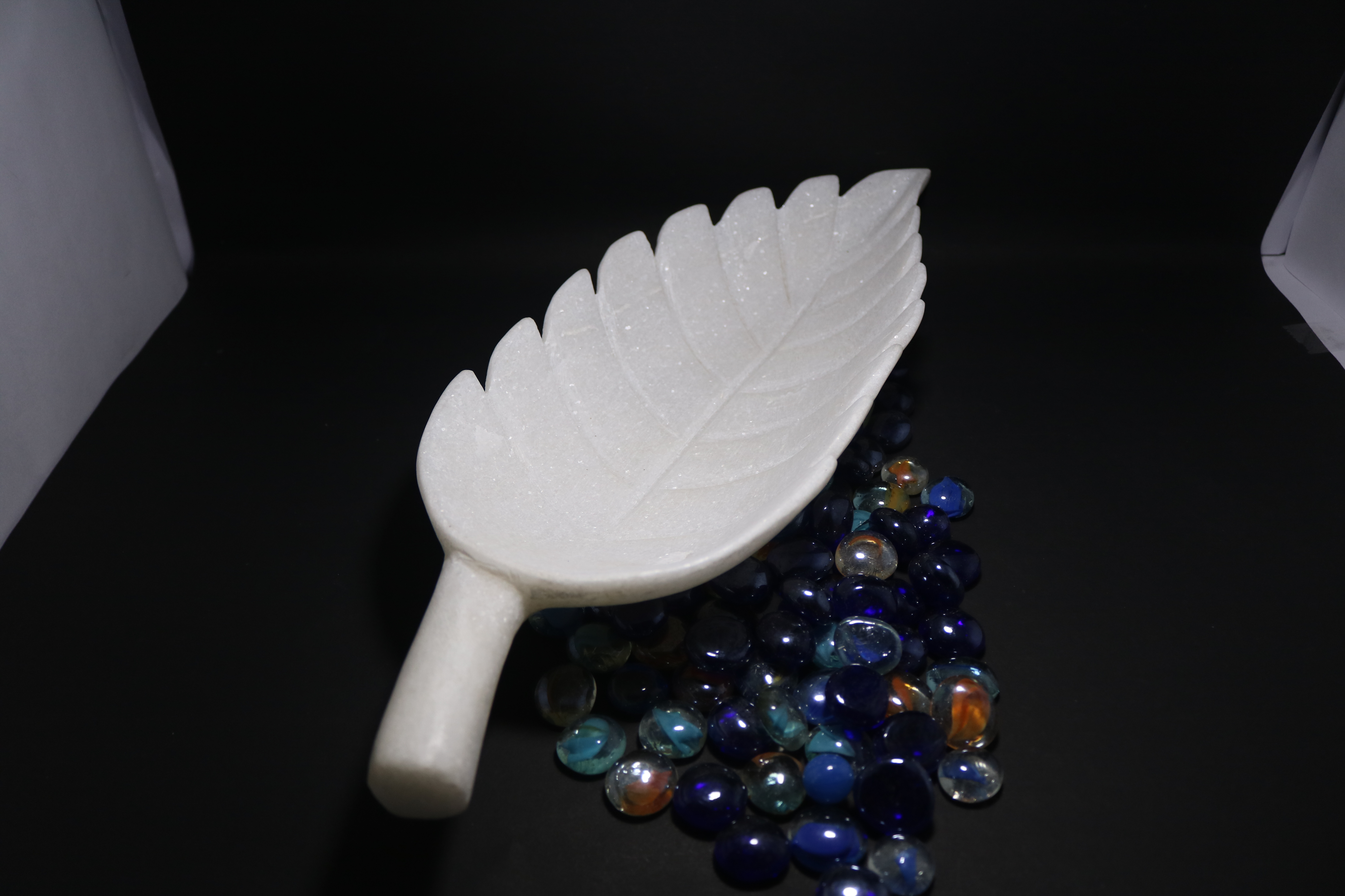 Handmade Handcarved White Marble Leaf Shaped Food Starter Serving Platter and Decorative Tray